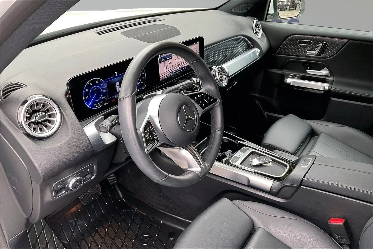 Used 2024  Mercedes-Benz 4MATIC® image 17