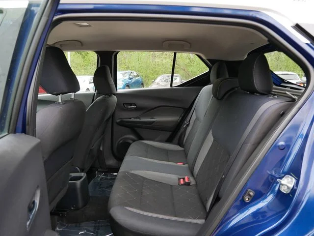 Used 2019 Blue Nissan SV image 10