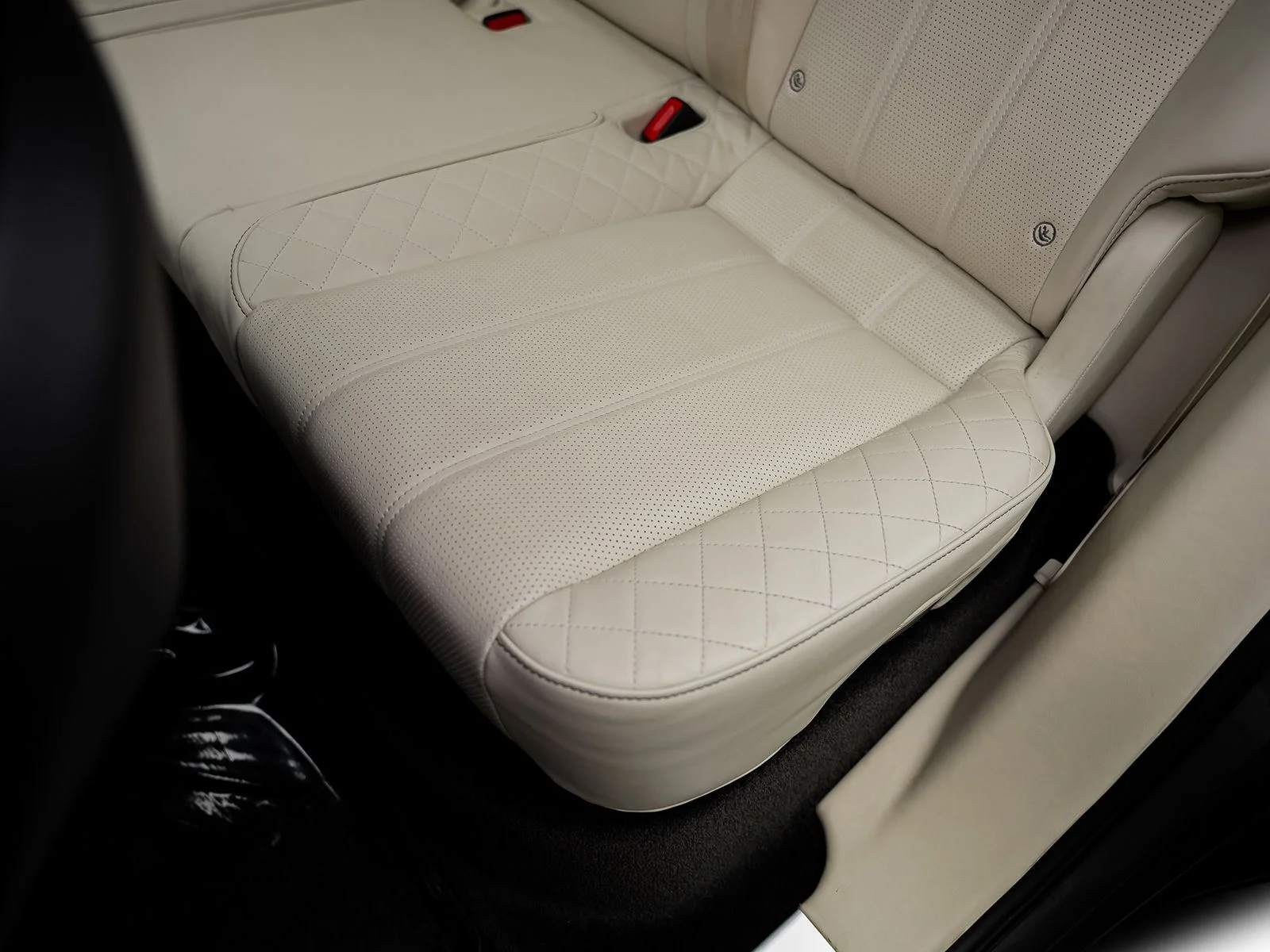 Used 2018 Gray Bentley W12 image 37