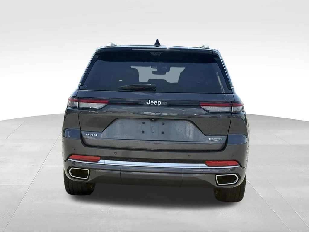 Used 2023 Gray Jeep Summit Reserve image 26