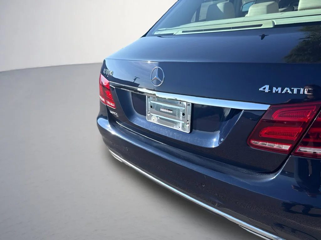 Used 2014  Mercedes-Benz E 350 Luxury image 34