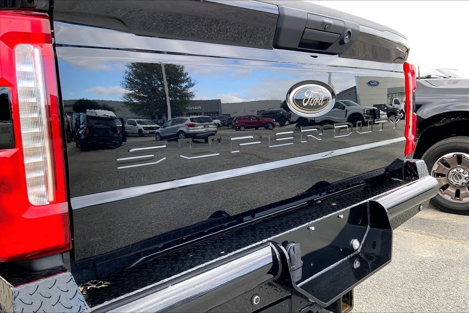 Used 2023 Agate Black Metallic Ford XLT image 9