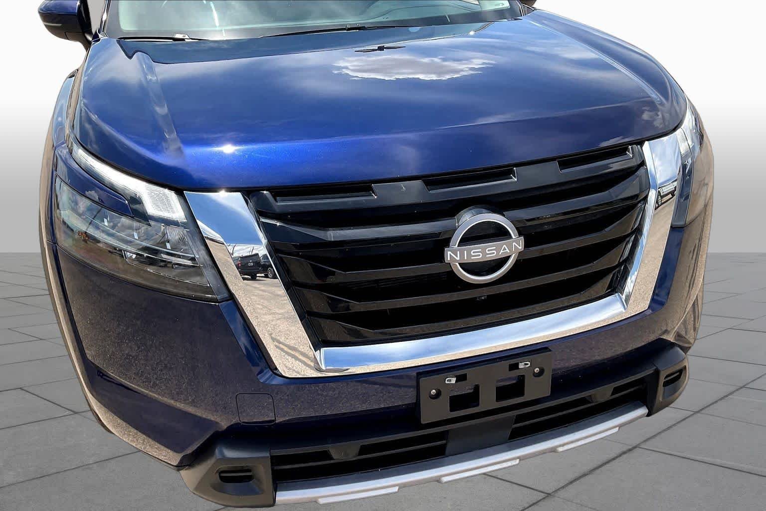 Used 2025 Deep Ocean Blue Nissan SL image 28
