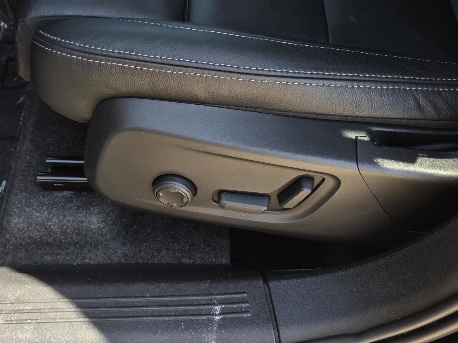 Used 2025 Black Volvo Plus Dark Theme image 28