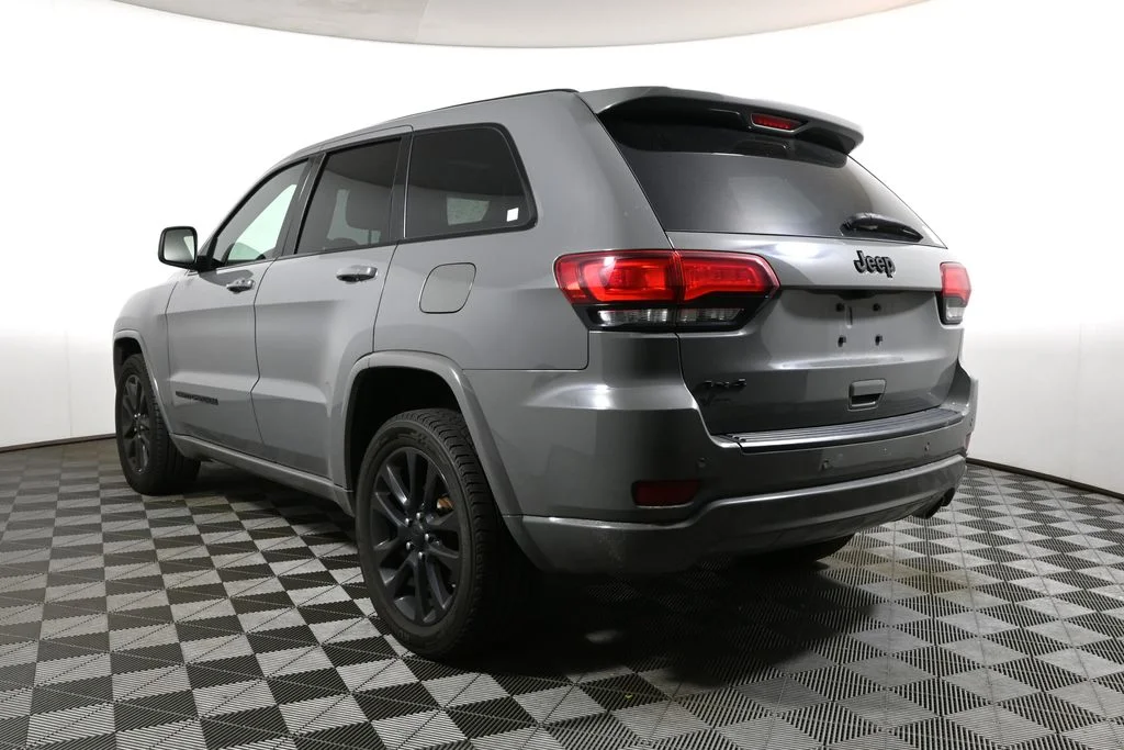 Used 2020 Gray Jeep Altitude image 9