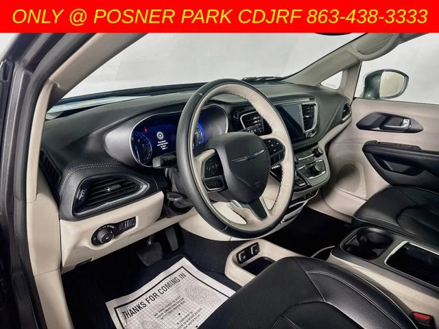 Used 2020 Gray Chrysler Limited image 9