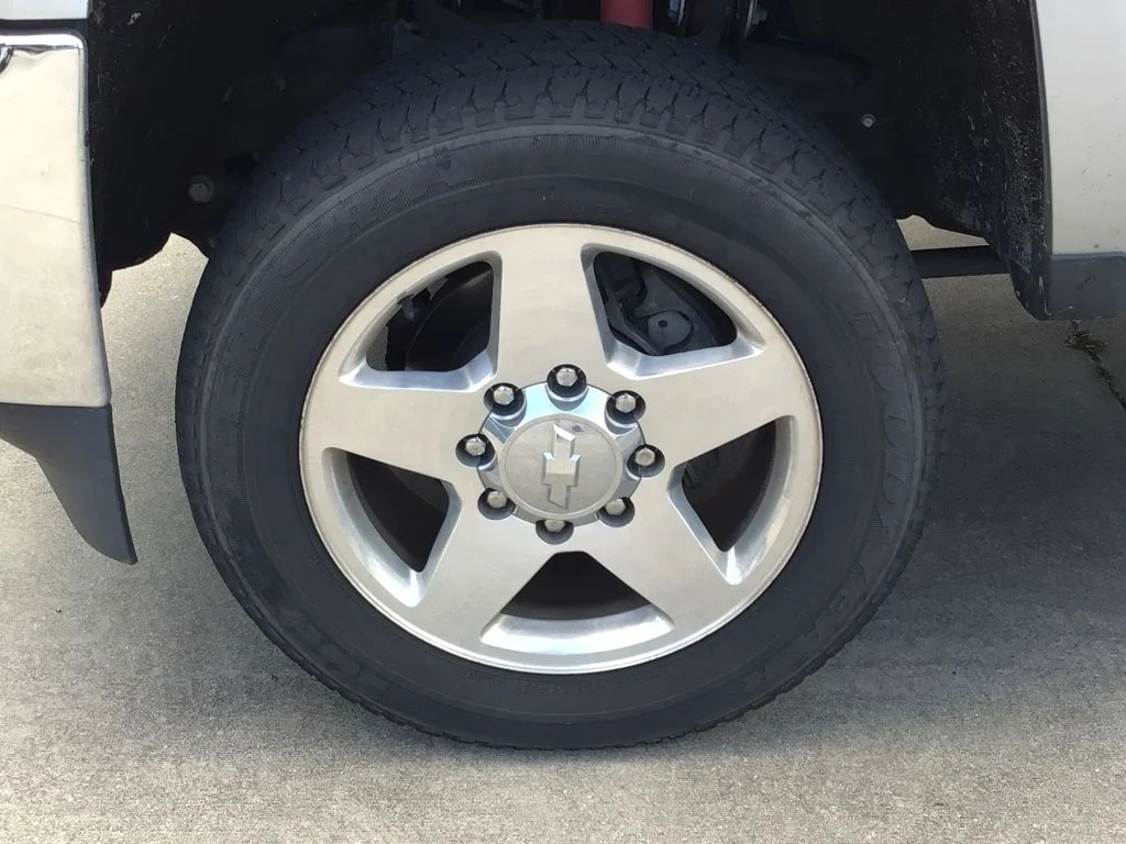 Used 2015 Silver Chevrolet LTZ image 20