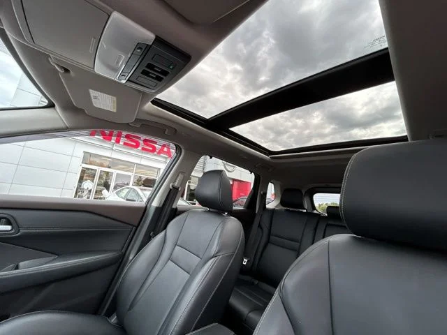 Used 2022 Black Nissan SL image 36
