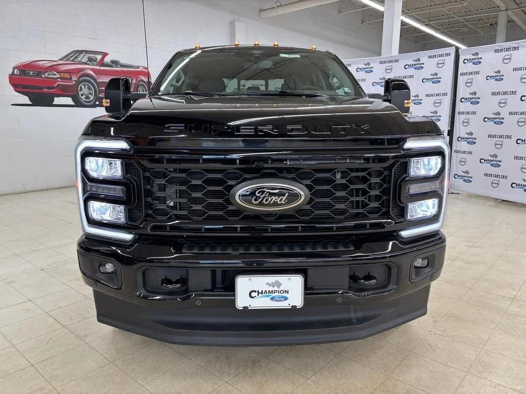 2026 Ford F-350 Super Duty Lariat - Photo 2