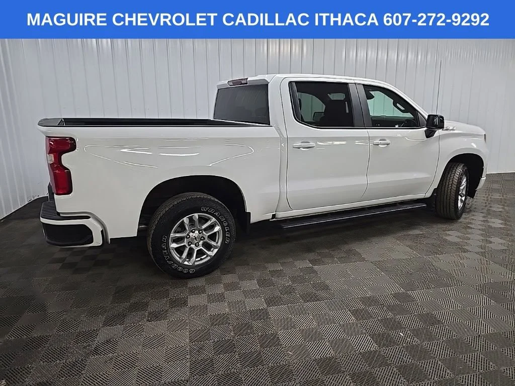 Used 2022 Summit White Chevrolet RST image 3