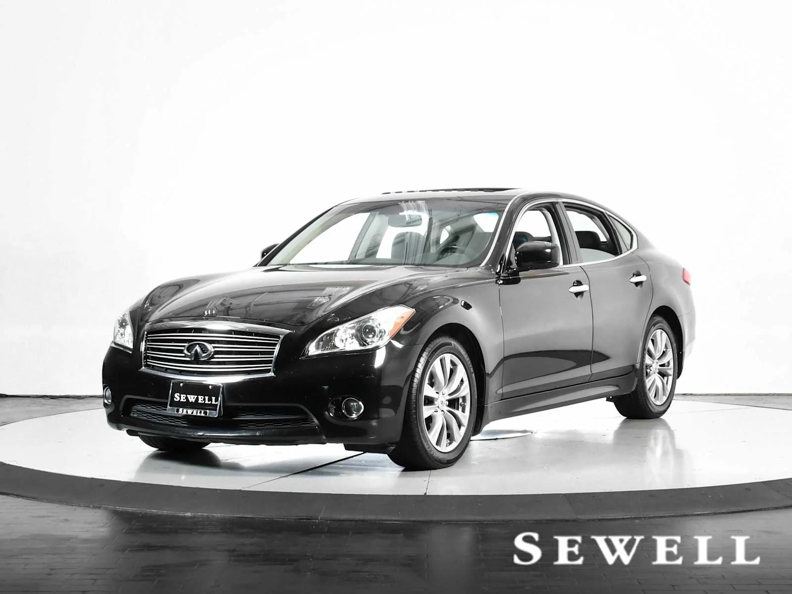 2013 INFINITI M56 