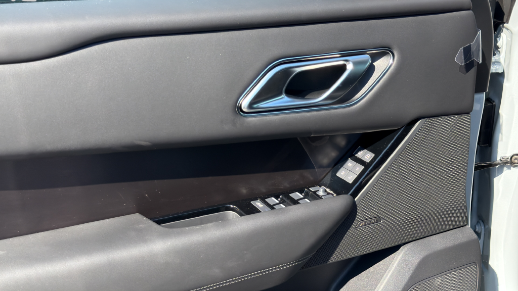 New 2026 Arroios Grey Land Rover  image 27