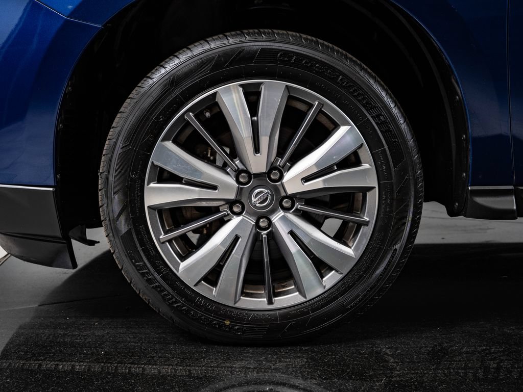 Used 2018 Caspian Blue Nissan SL image 13