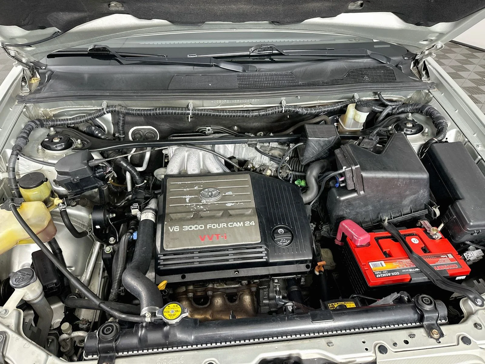 Used 2003 Millennium Silver Metallic Toyota Limited image 28