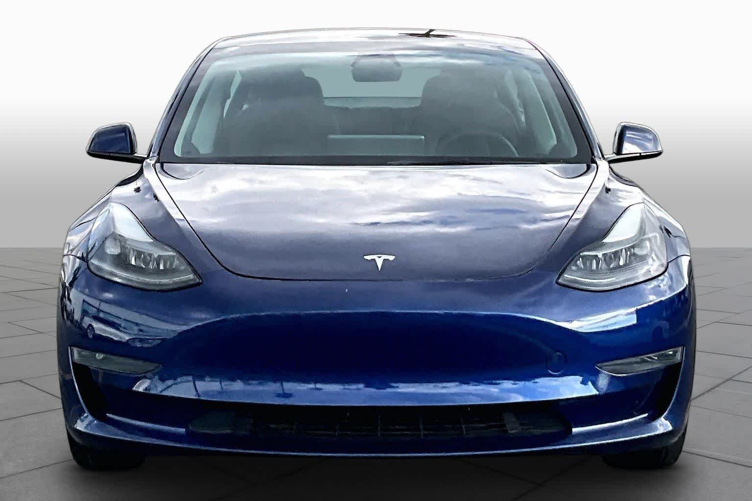Used 2023 Deep Blue Metallic Tesla  image 3