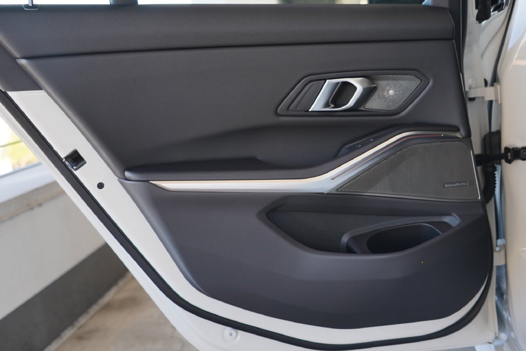 New 2026 Alpine White BMW M340i image 31
