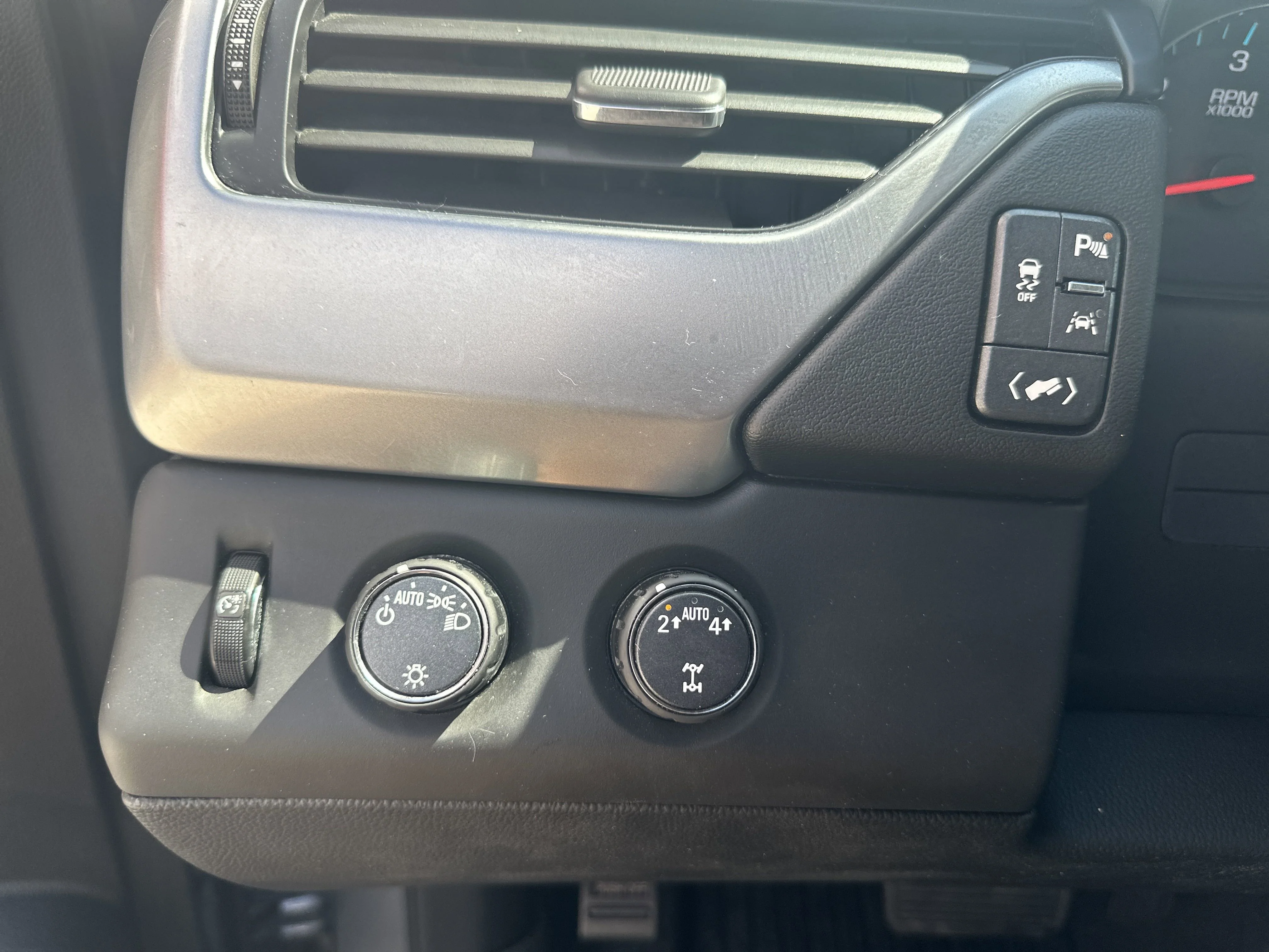 2020 Chevrolet Tahoe LT - Photo 14