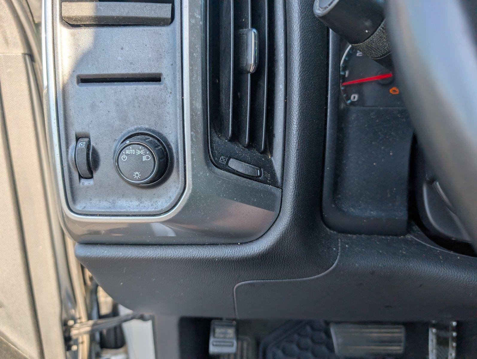 Used 2014 SILVER ICE METALLIC Chevrolet LT image 25