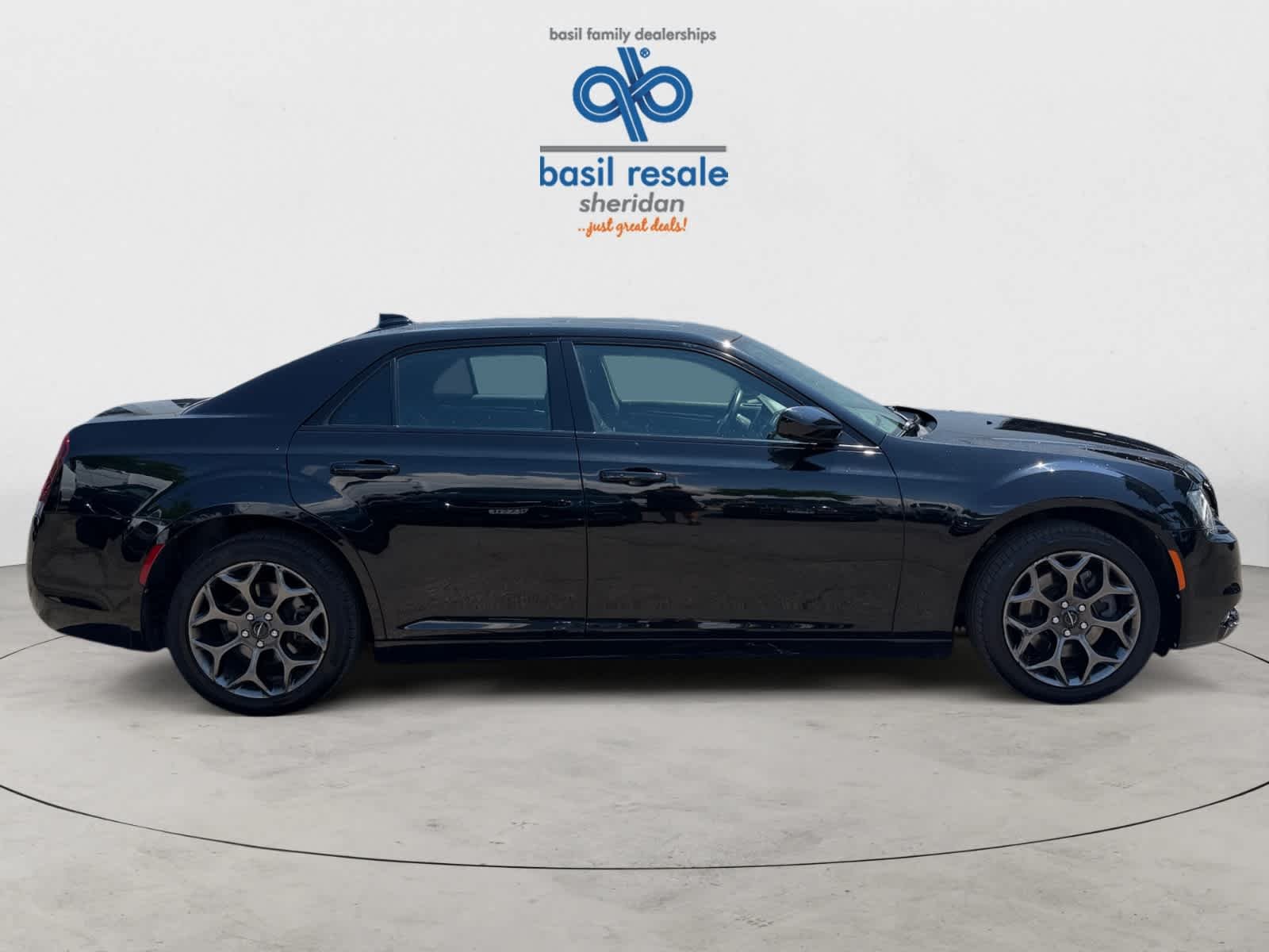 Used 2018 Gloss Black Chrysler 300S image 8