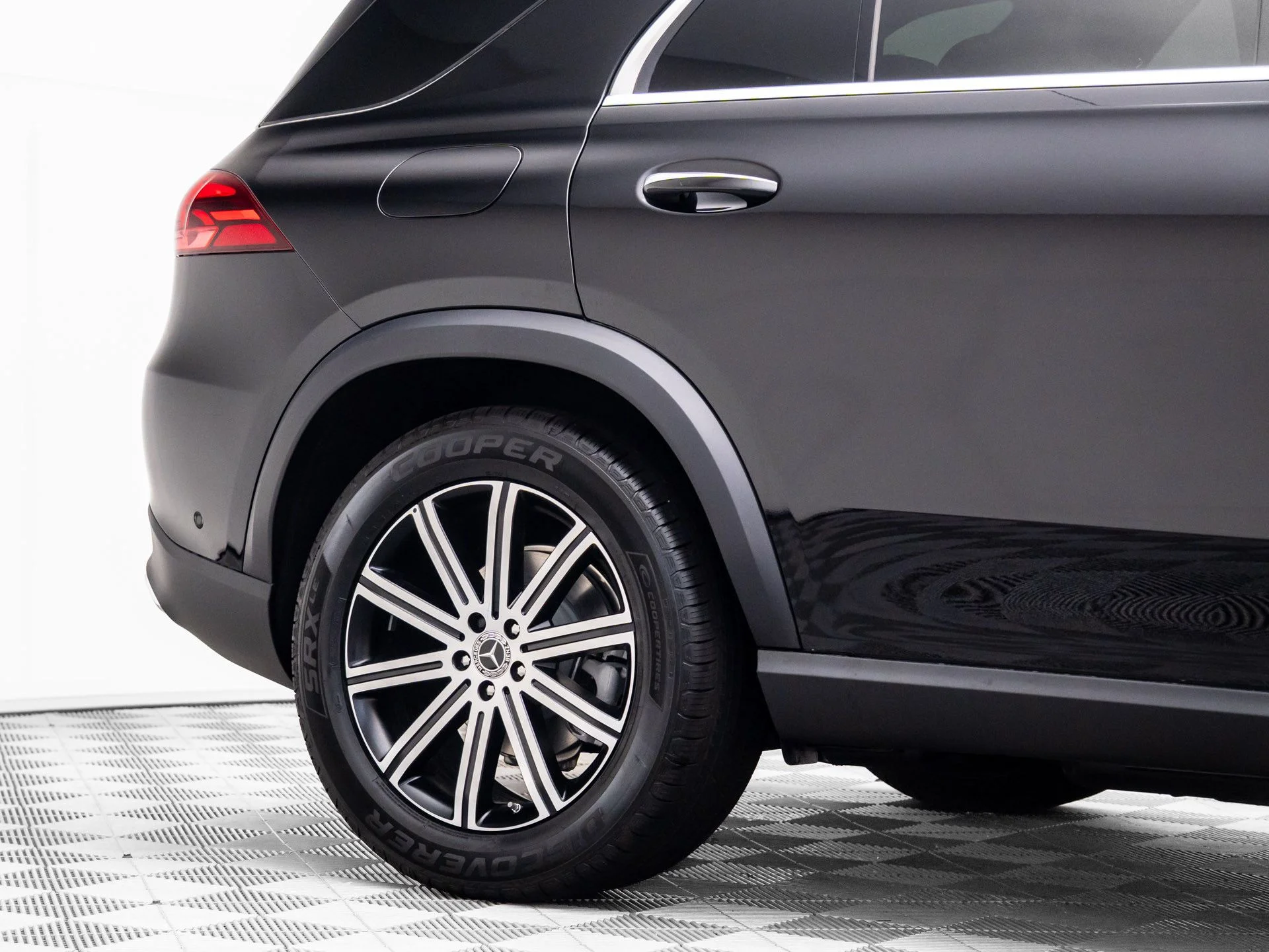 New 2026 Black Mercedes-Benz GLE 350 image 33