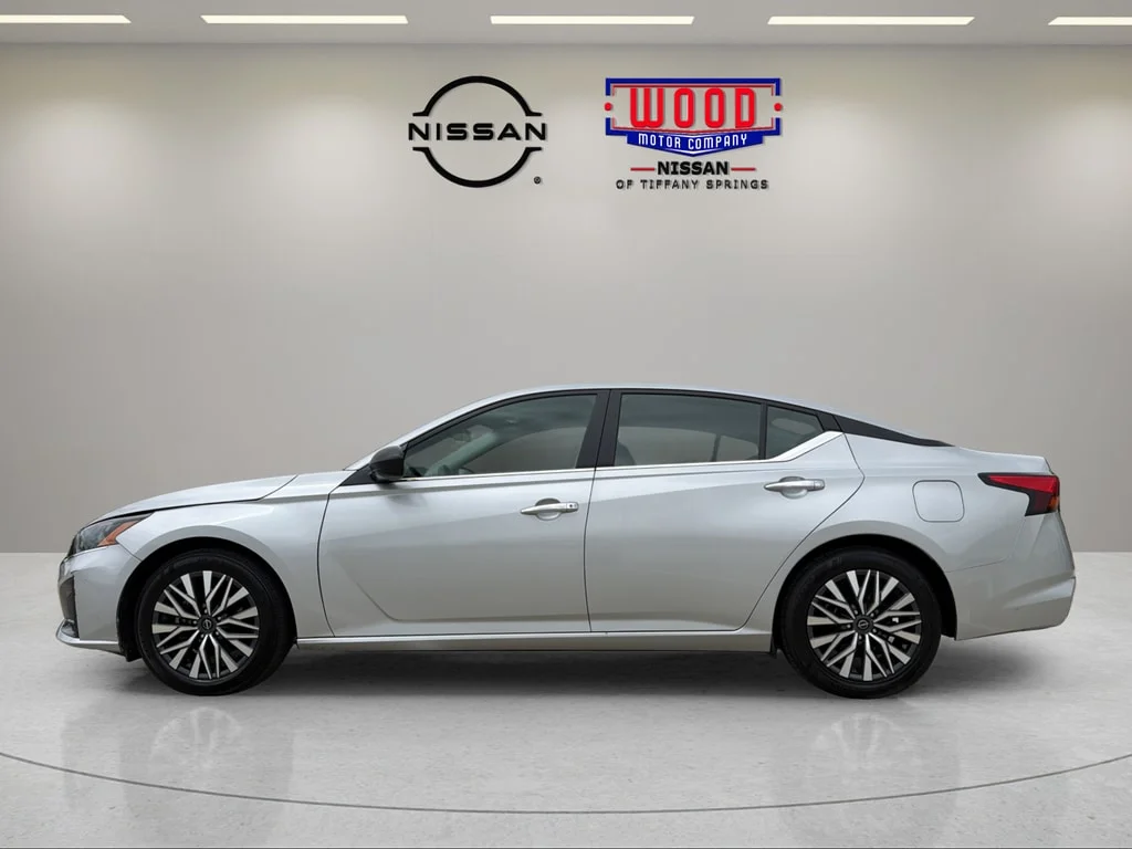 Used 2024 Brilliant Silver Nissan 2.5 SV image 6
