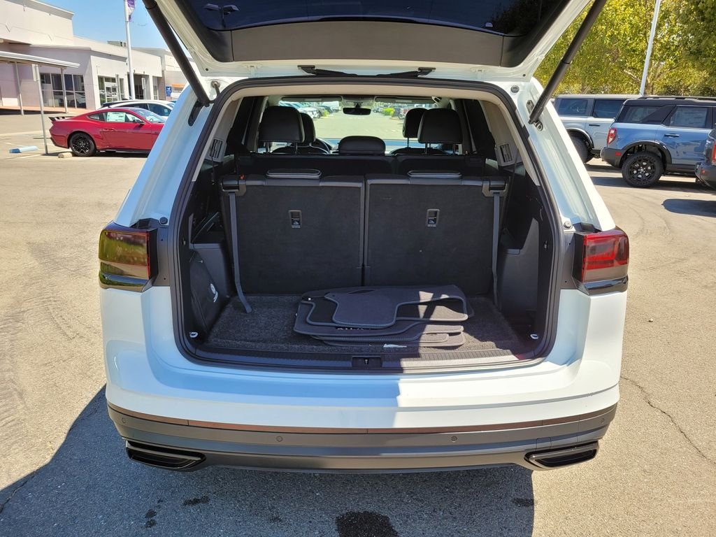 Used 2023 White Volkswagen 2.0T SE w/Technology image 10