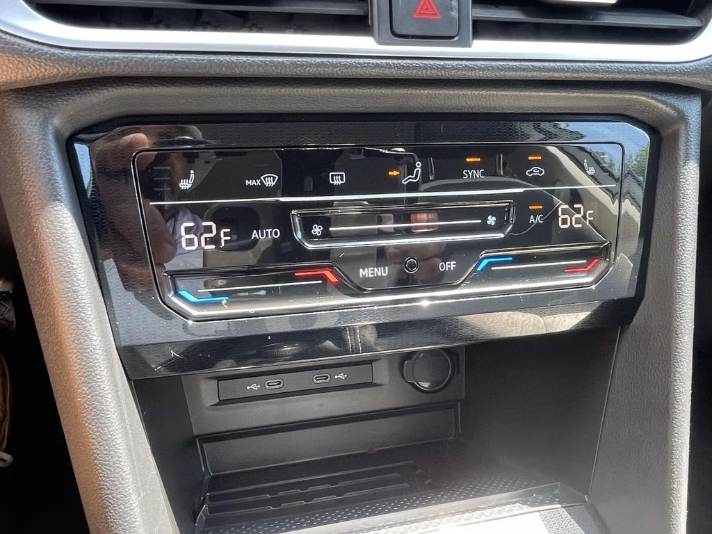 2025 Volkswagen Taos SE - Photo 17