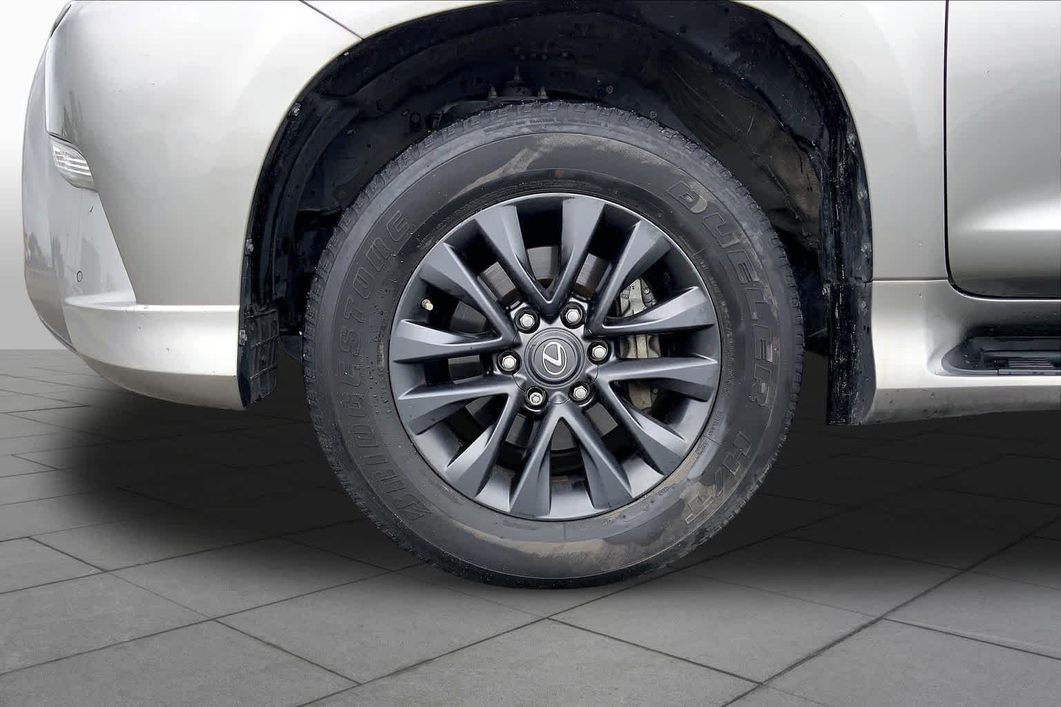Used 2023 Atomic Silver Lexus Premium image 11