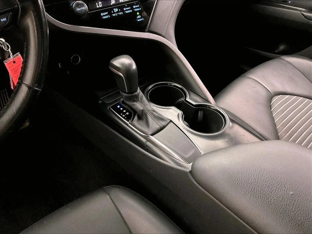 Used 2020 White Toyota SE image 19