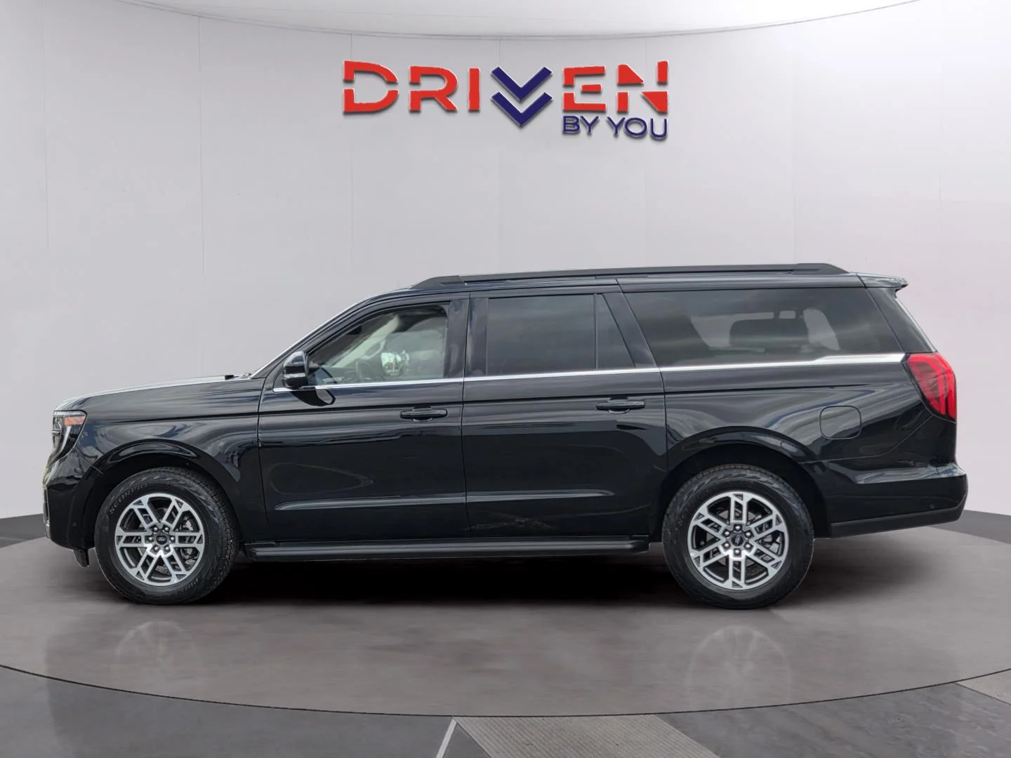 Used 2025 Agate Black Ford Active image 2