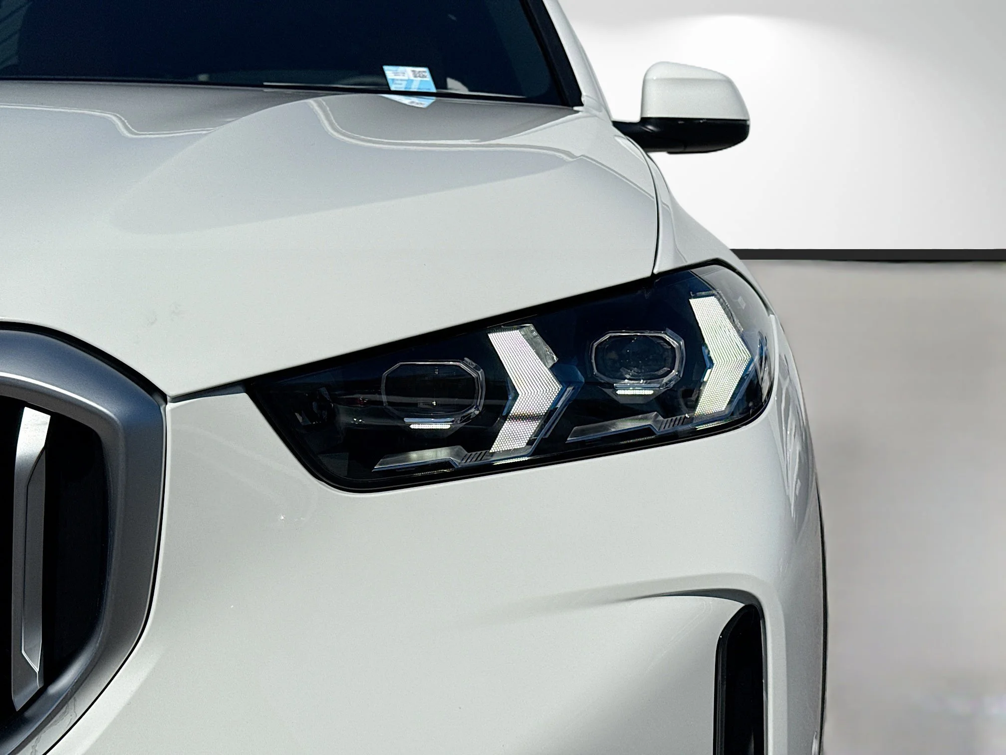 New 2026 Alpine White BMW sDrive40i image 9