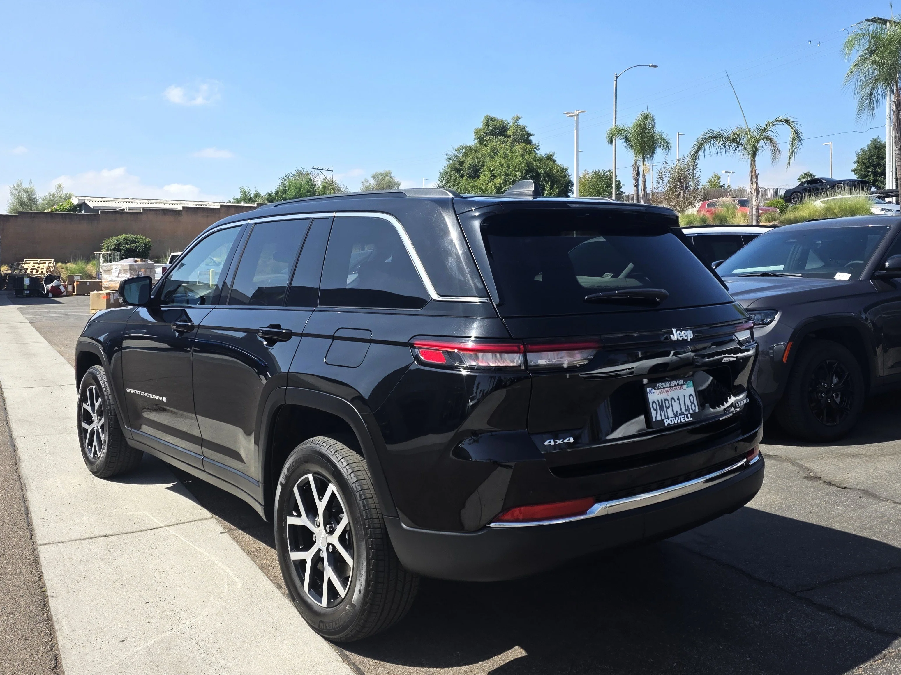 Used 2024 Diamond Black Jeep Limited image 3