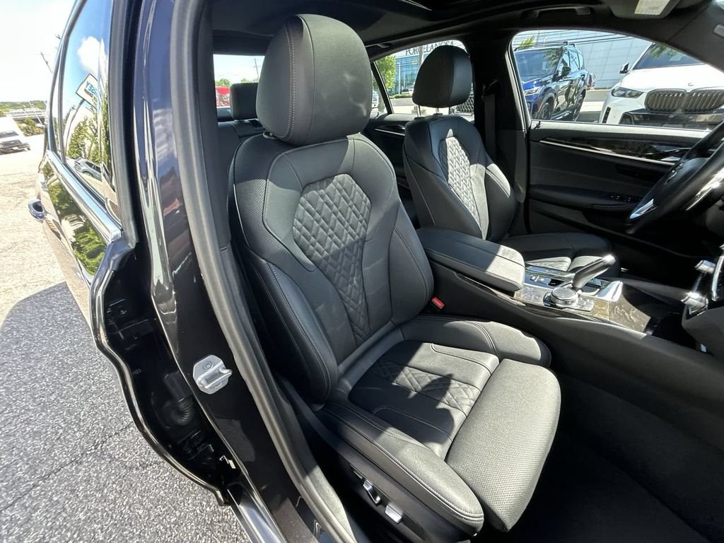 Used 2023 Dark Graphite BMW 540i xDrive image 25