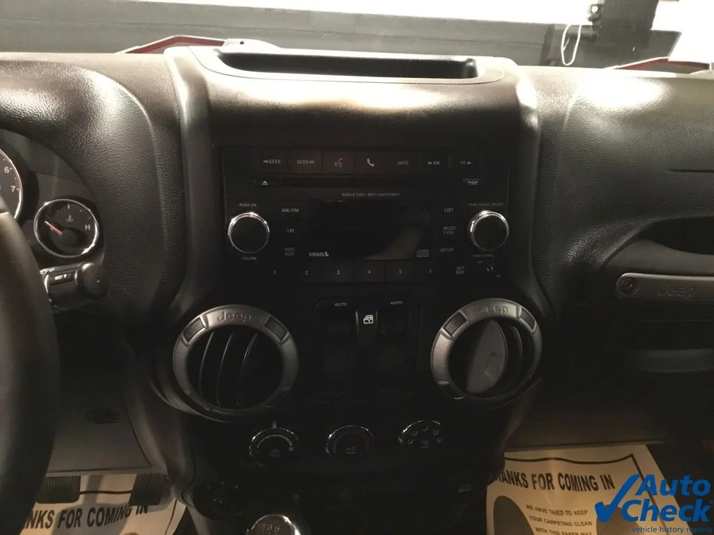 Used 2015 Red Jeep Sport image 37