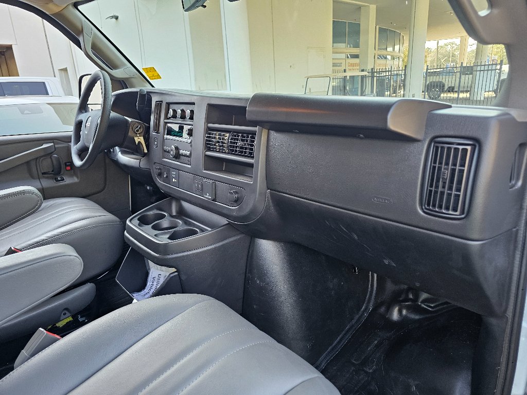 New 2025 Summit White GMC 1WT image 19