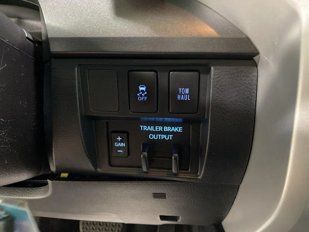 Used 2019 Midnight Black Metallic Toyota SR5 image 18