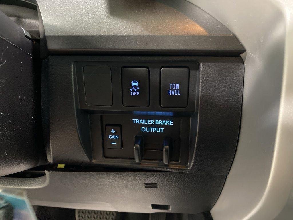 Used 2019 Midnight Black Metallic Toyota SR5 image 18