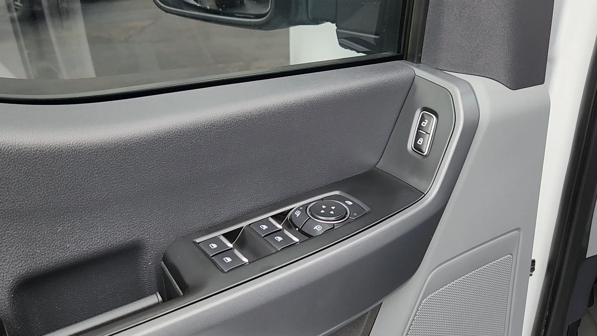 Used 2023 Oxford White Ford XLT image 7