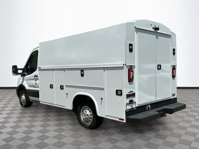 New 2025 Oxford White Ford Base image 4