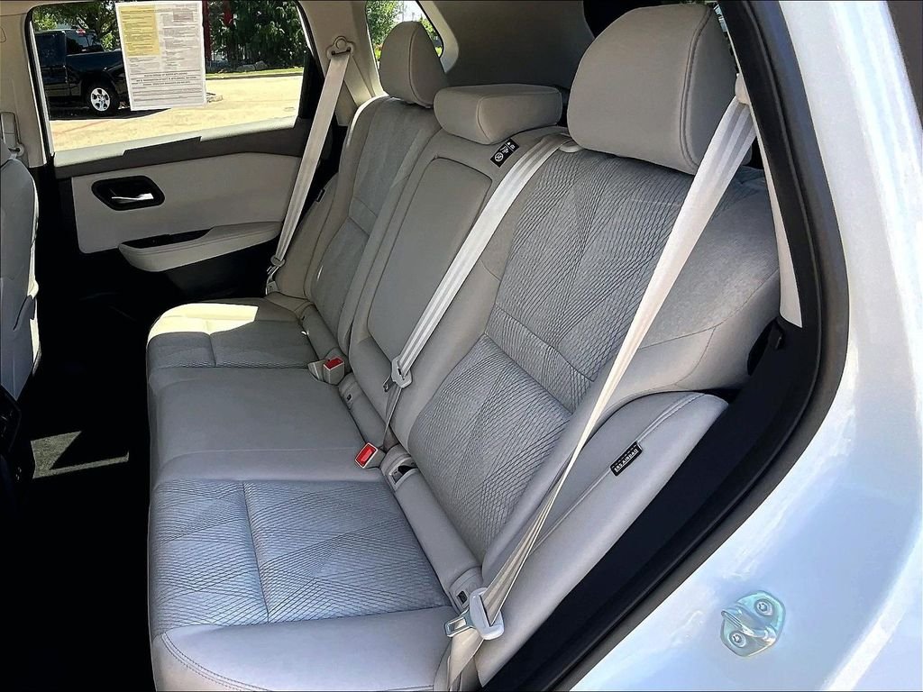 Used 2025 White Nissan SV image 15