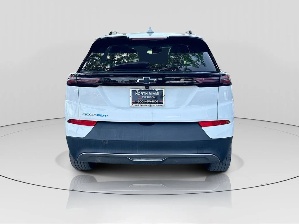 Used 2022 White Chevrolet LT image 6