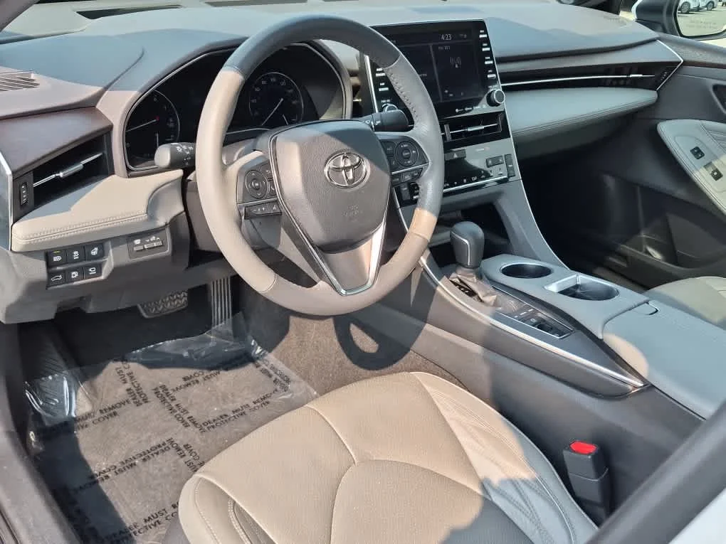 Used 2019 Wind Chill Pearl Toyota Limited image 11