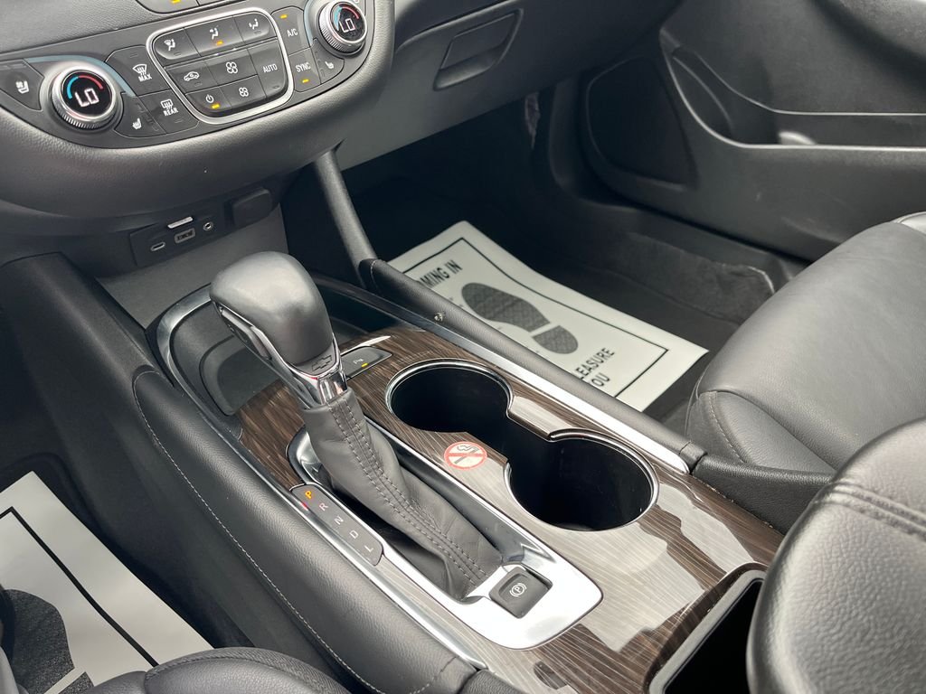 Used 2024 Mineral Gray Metallic Chevrolet LT image 19