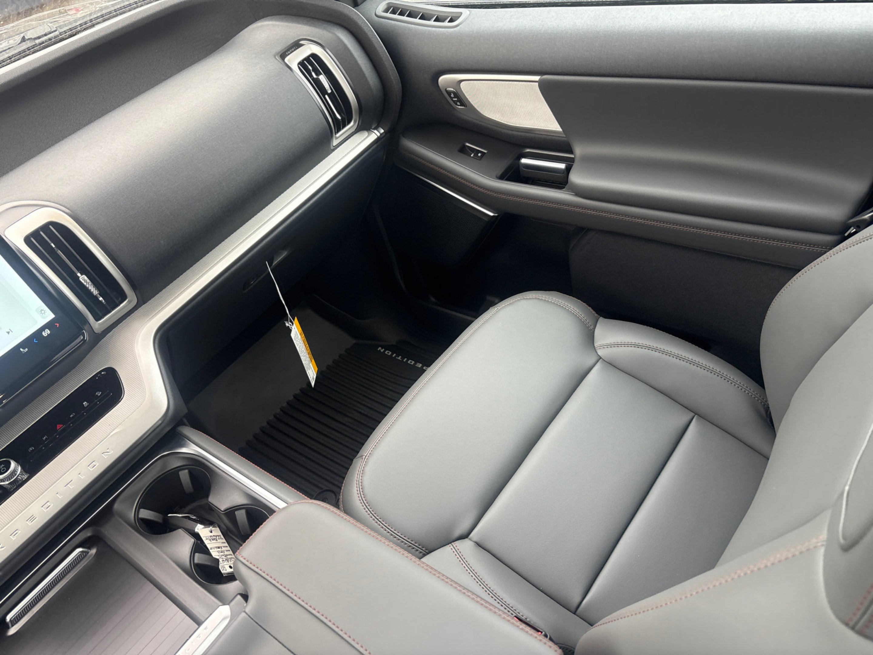 2025 Ford Expedition Active - Photo 14