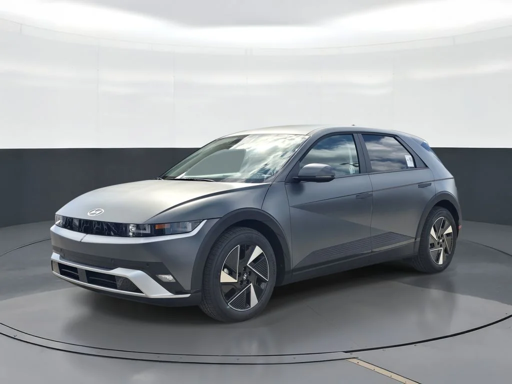 New 2026 Gray Hyundai SEL image 1