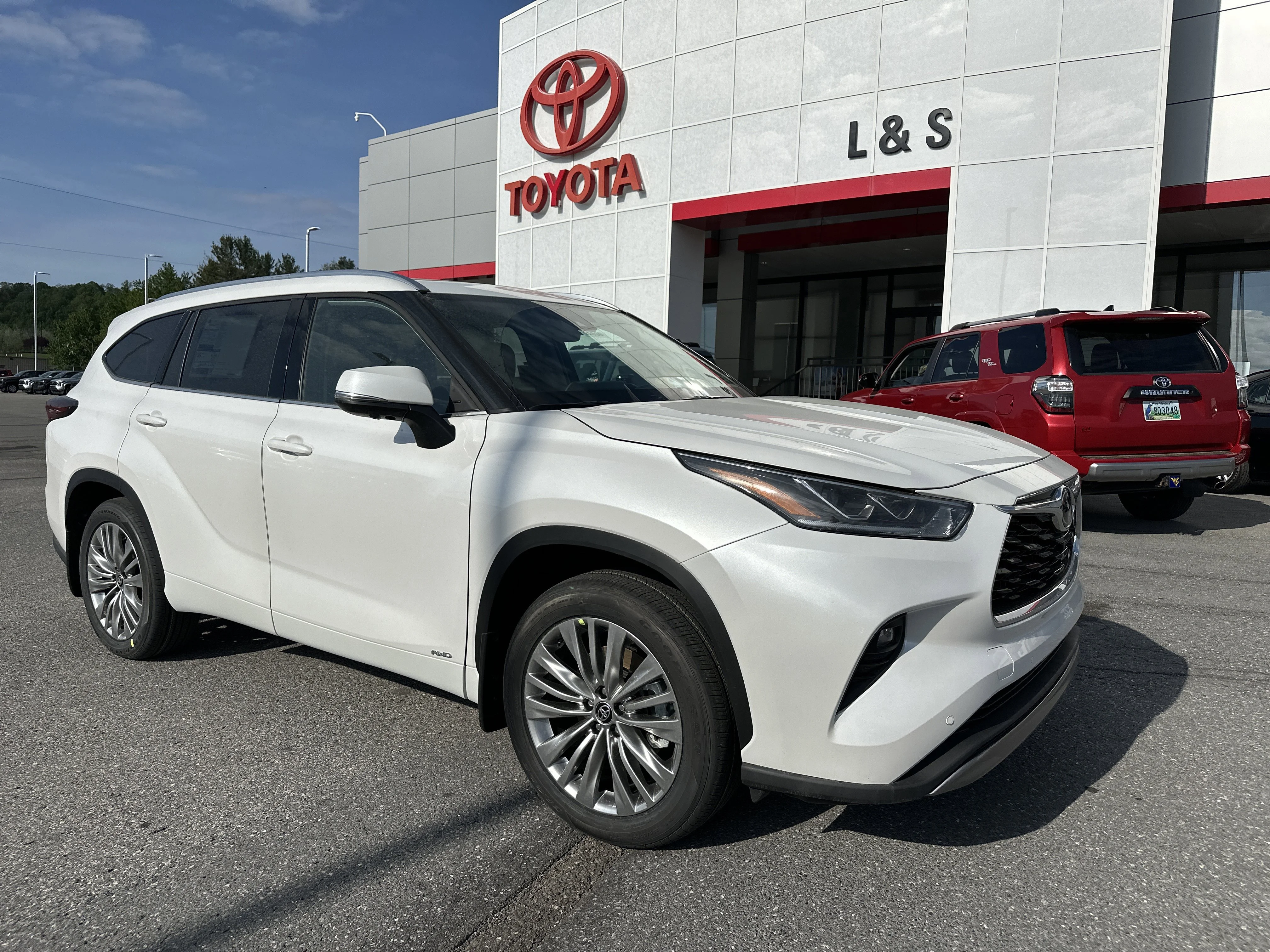 2026 Toyota Highlander Hybrid Platinum AWD's photo