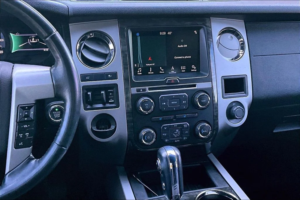Used 2017 White Ford Limited image 6