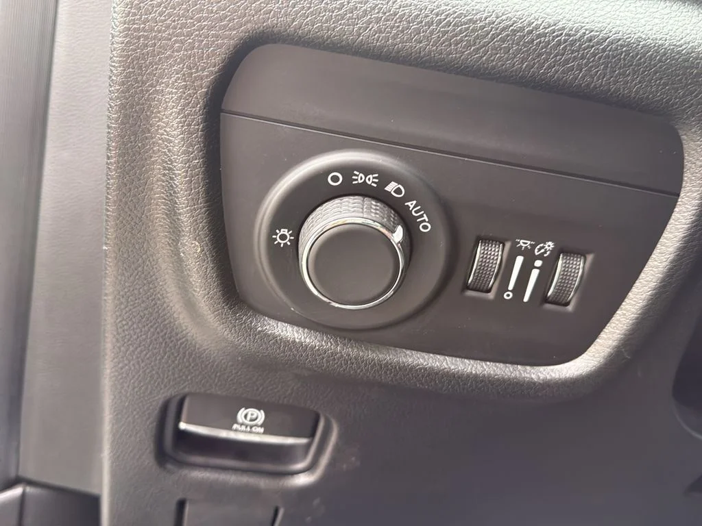 Used 2021 White Jeep Altitude image 18