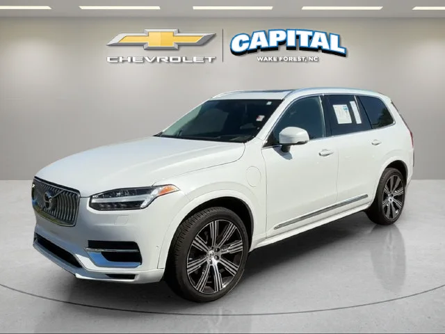 Used 2022 White Volvo T8 Inscription 7 Passenger image 1