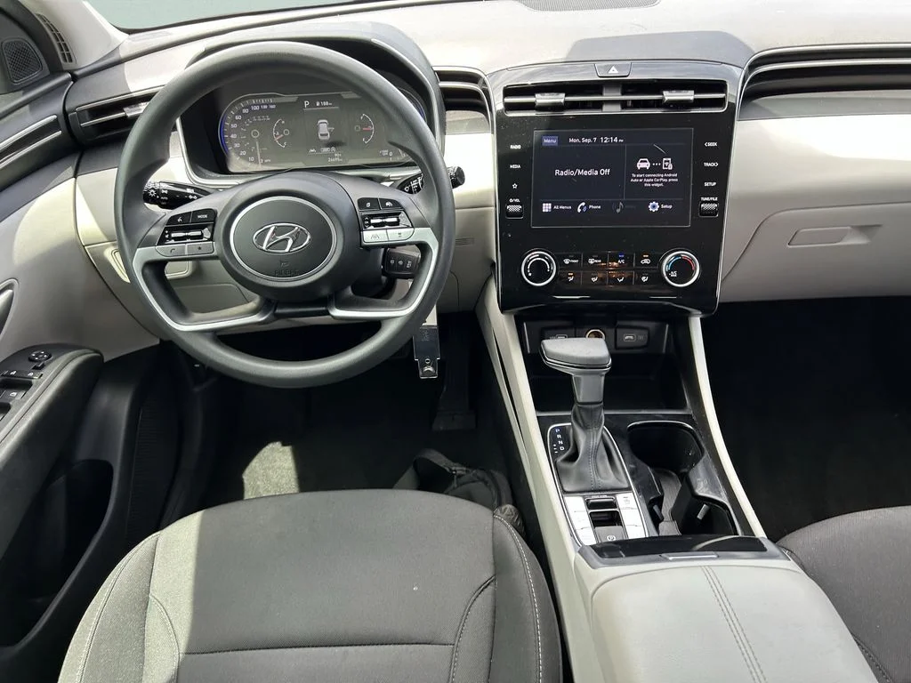 Used 2024 Silver Hyundai SE image 18